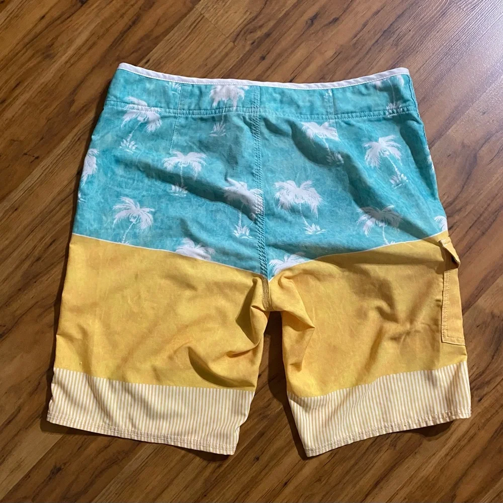Reef Men's Palm Tree Printed Surfing Boardshorts/Swim Trunks Size Medium